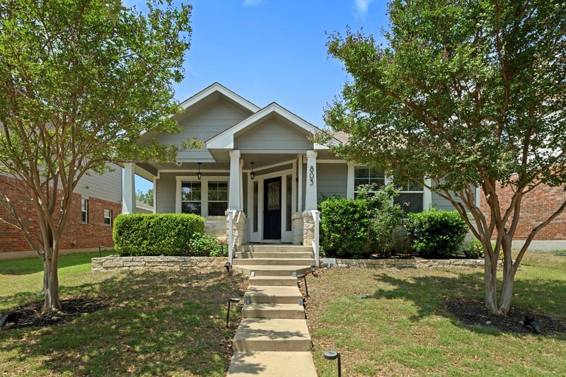 Virtual tour of 803 Brazos Bend DR