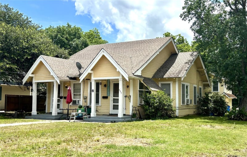 Virtual tour of 803 Elm ST