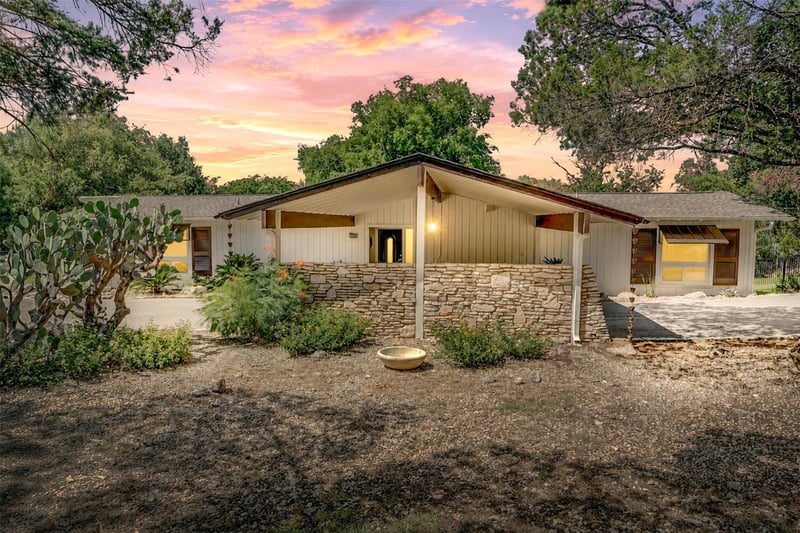 Virtual tour of 803 Mariner