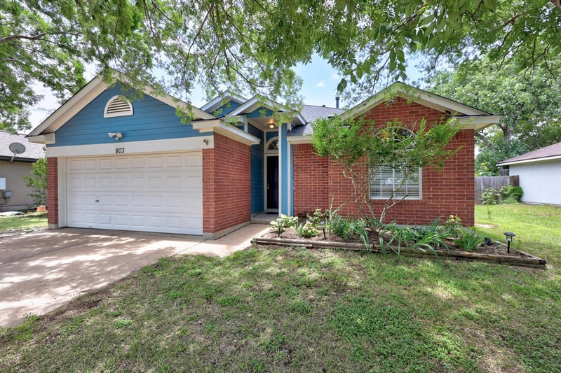 Virtual tour of 803 Sparkling Brook LN