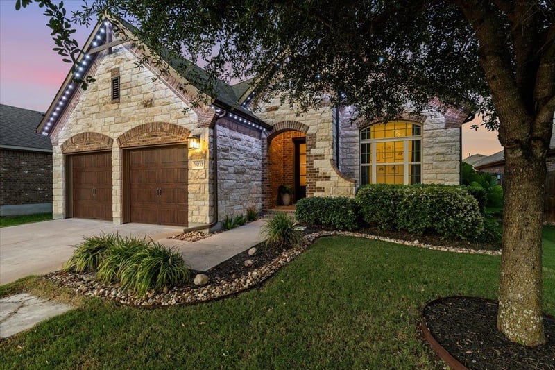 Virtual tour of 8033 Mozart ST