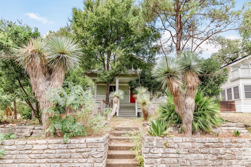 Virtual tour of 804 Highland Ave