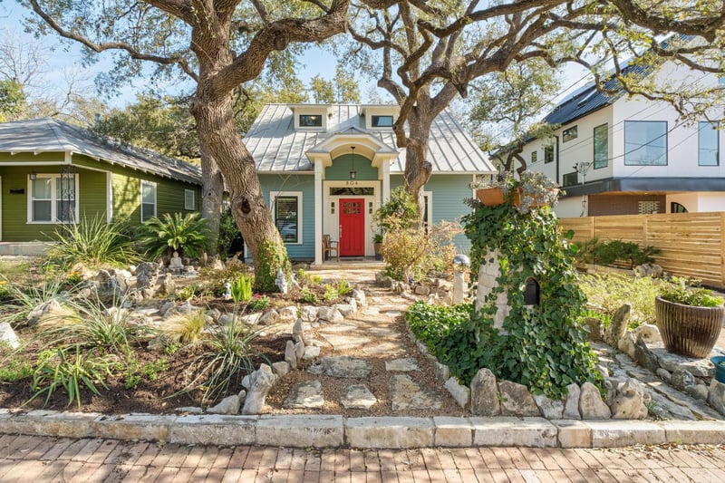 Virtual tour of 804 W Elizabeth ST