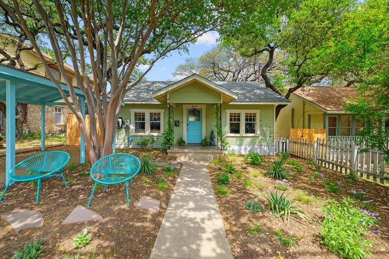 Virtual tour of 804 W Gibson ST