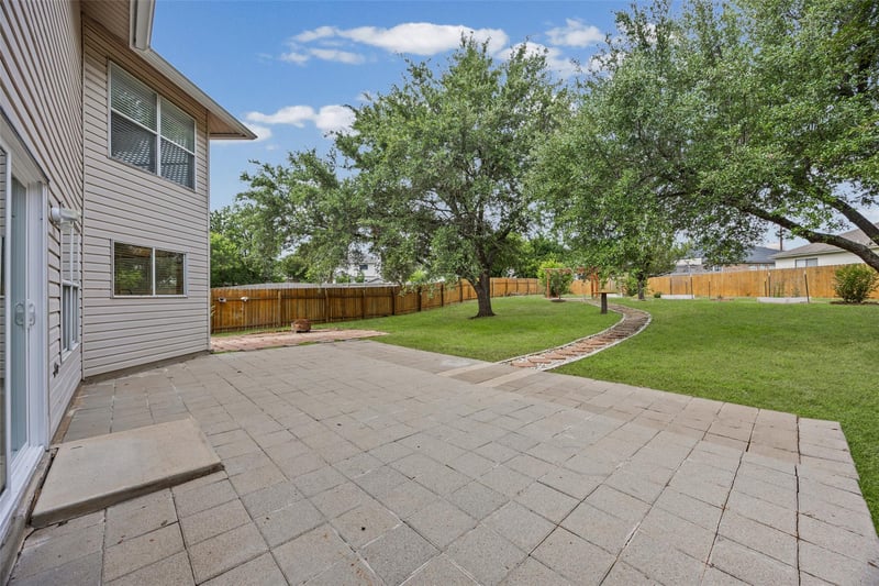 Virtual tour of 805 Catumet DR