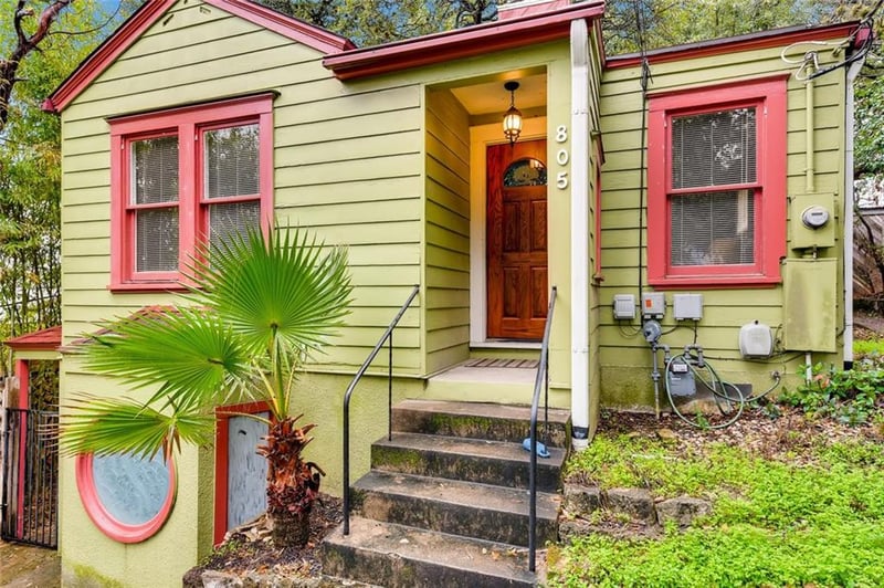 Virtual tour of 805 Christopher St