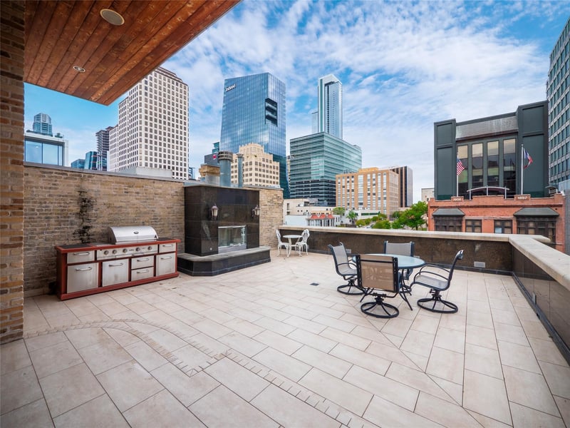 Virtual tour of 805 Congress Ave
