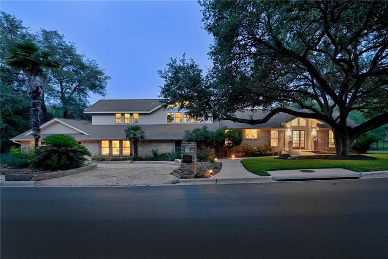 Virtual tour of 805 Forest View DR