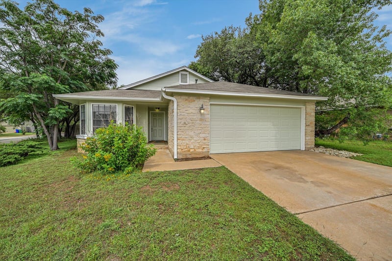 Virtual tour of 805 Live Oak DR