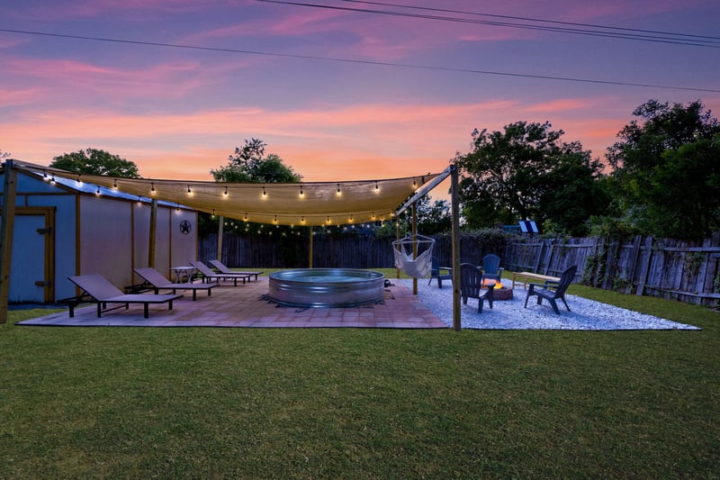 Virtual tour of 805 Sahara Ave