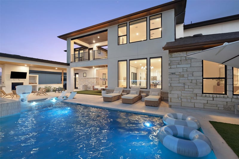 Virtual tour of 805 Whitcomb WAY