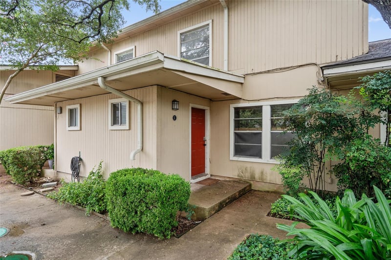Virtual tour of 806 Castle Ridge RD Unit #C