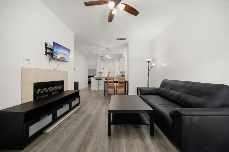 Virtual tour of 806 W 24th ST Unit #213