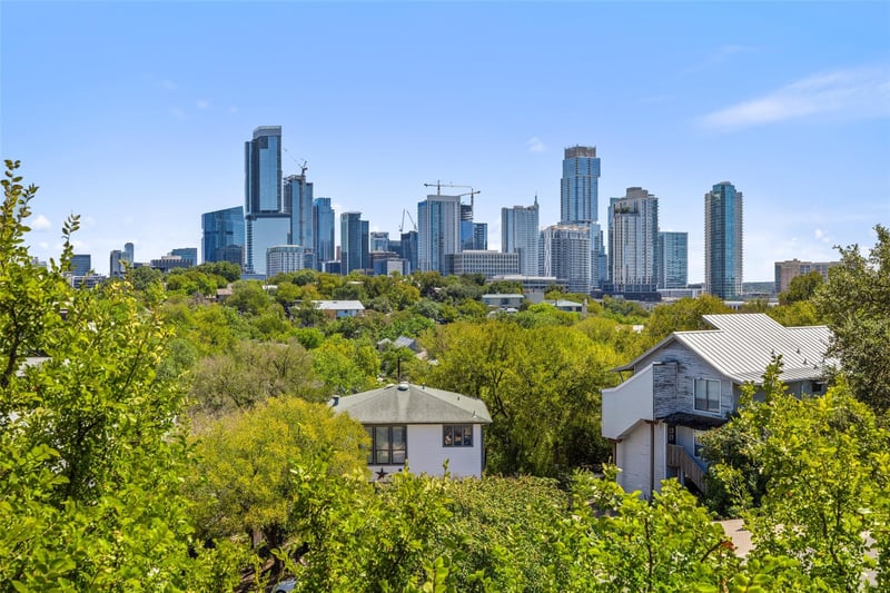 Virtual tour of 806 Winflo DR Unit #5
