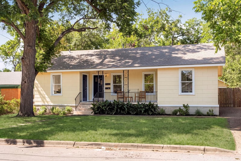 Virtual tour of 807 E 49th ST