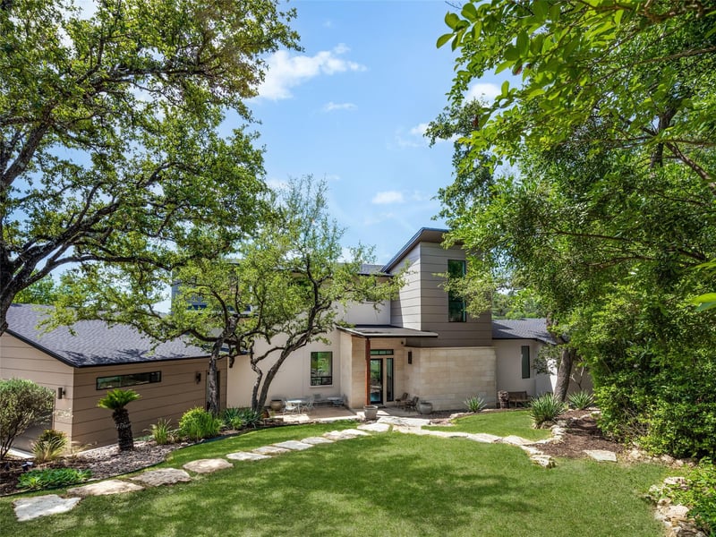 Virtual tour of 807 The High RD