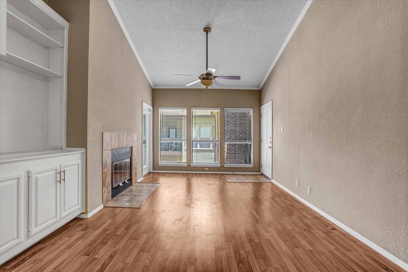 Virtual tour of 807 W 25th ST Unit #307