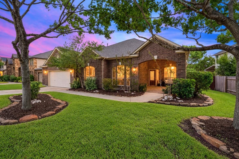 Virtual tour of 808 Canyon Springs Dr