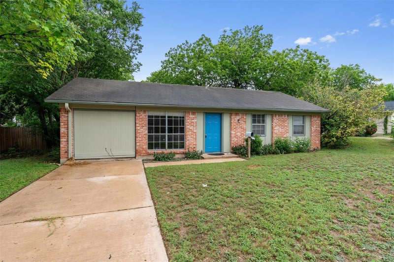 Virtual tour of 809 Eberhart Ln
