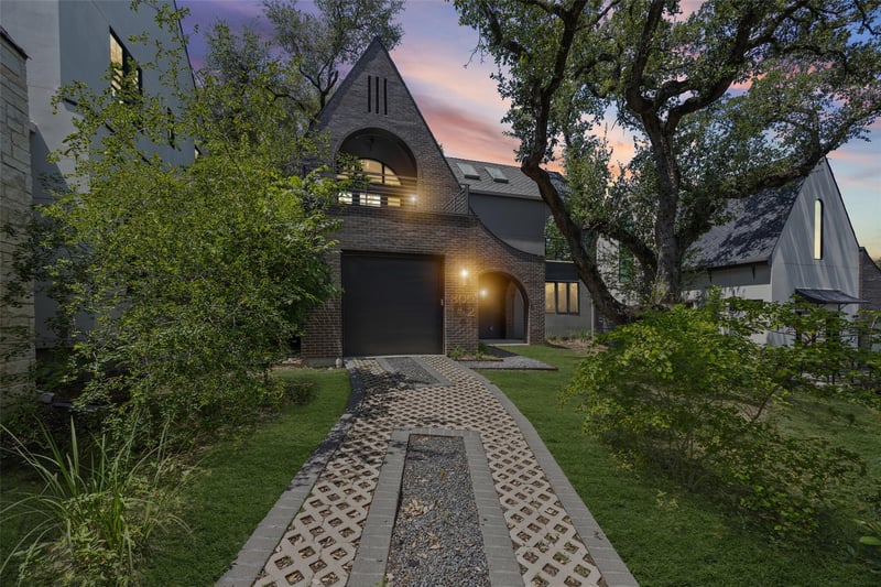 Virtual tour of 809 Mariposa DR Unit #2