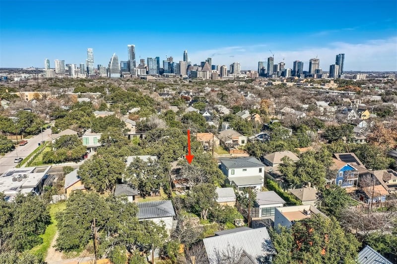 Virtual tour of 809 W Mary ST