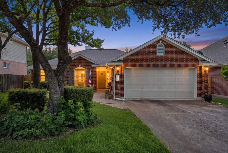 Virtual tour of 810 Hilltop DR