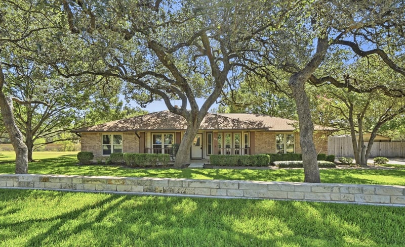 Virtual tour of 810 Pine Siskin Dr