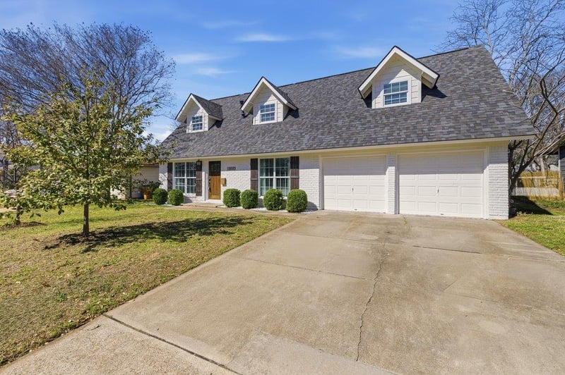 Virtual tour of 8100 Stillwood LN