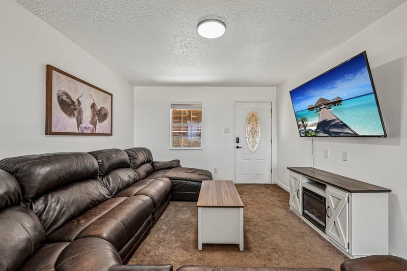 Virtual tour of 8104 Bronco LN