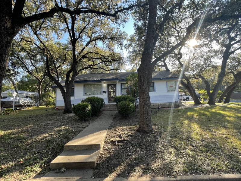 Virtual tour of 811 Herndon LN