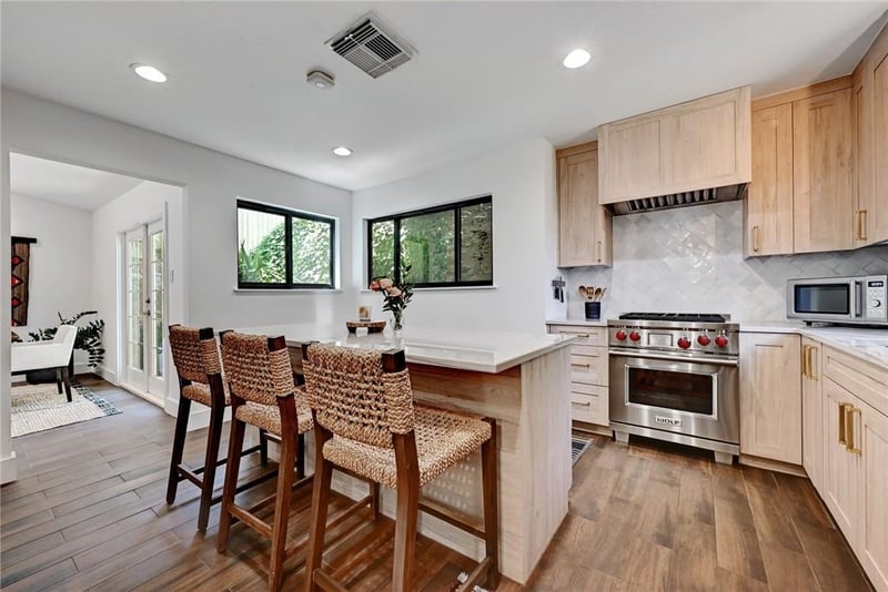 Virtual tour of 811 Rutherford PL