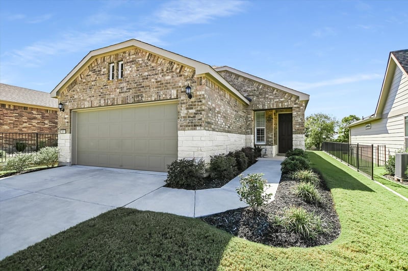Virtual tour of 811 Saratoga Ln