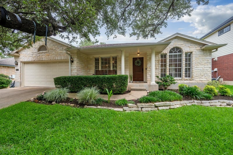 Virtual tour of 8112 Luling LN