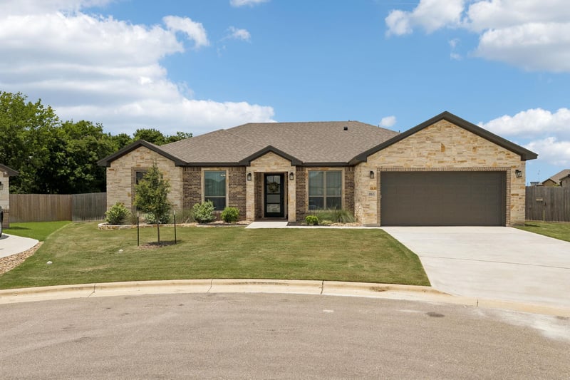 Virtual tour of 812 Eagle Claw Cv