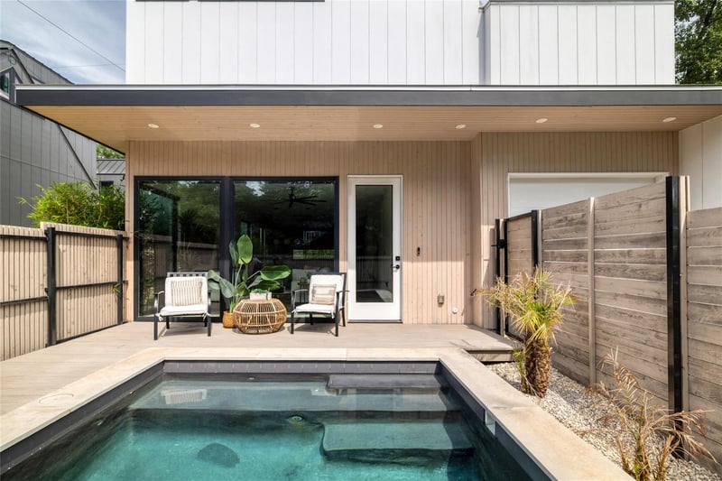 Virtual tour of 812 Theresa Ave Unit #1