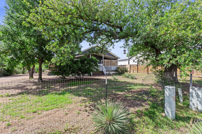 Virtual tour of 813 Airway ST