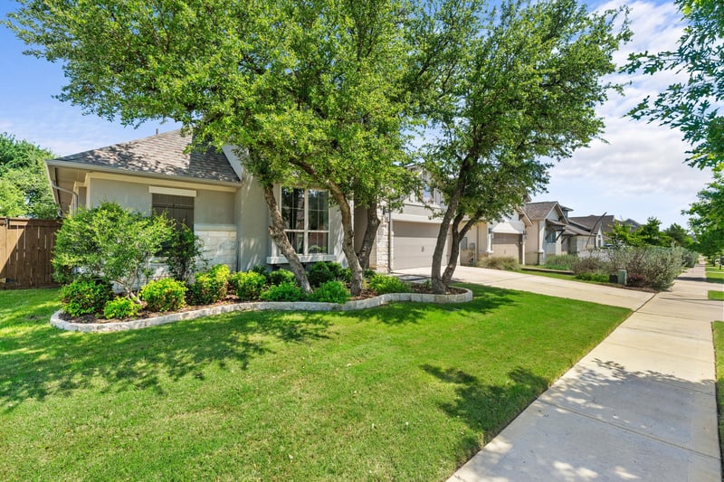 Virtual tour of 813 Heartleaf DR