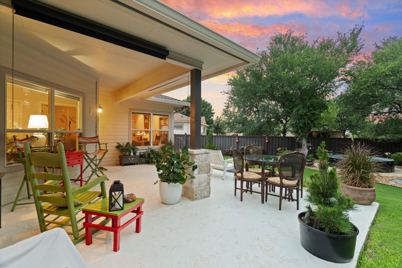 Virtual tour of 813 Lacey Oak Cir