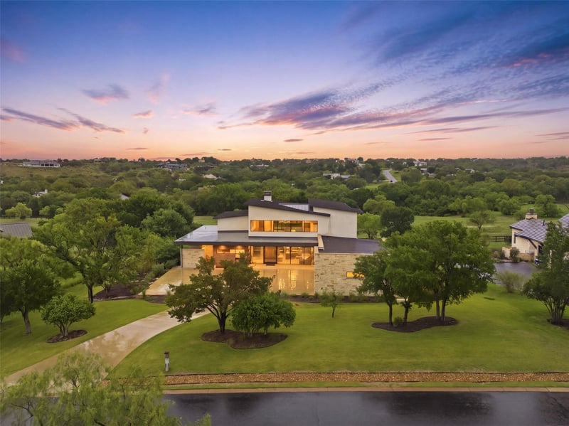 Virtual tour of 814 The Trails PKWY