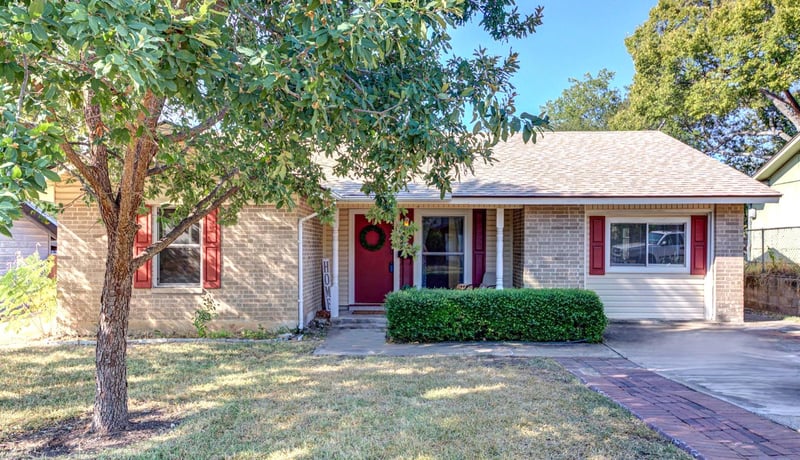 Virtual tour of 815 Hill Wood DR