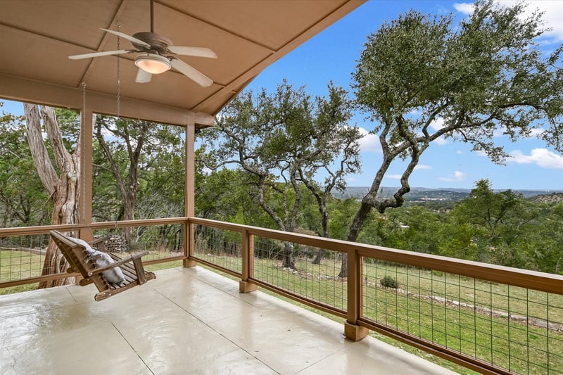 Virtual tour of 816 BUTTERCUP Ln