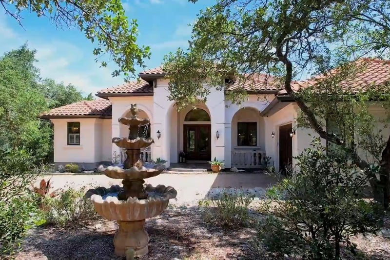Virtual tour of 817 Woodcreek Ranch RD