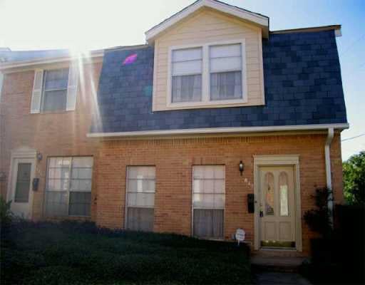 Virtual tour of 819 E Oltorf St
