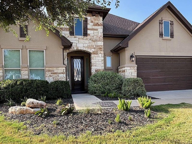 Virtual tour of 820 Desaix DR