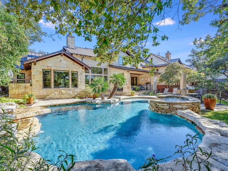 Virtual tour of 820 Stonewall Ridge LN