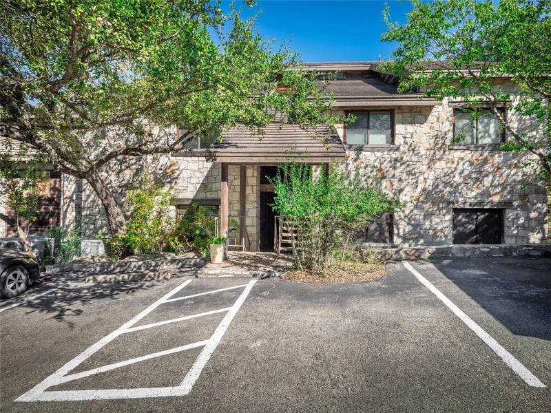 Virtual tour of 8200 Neely DR Unit #202