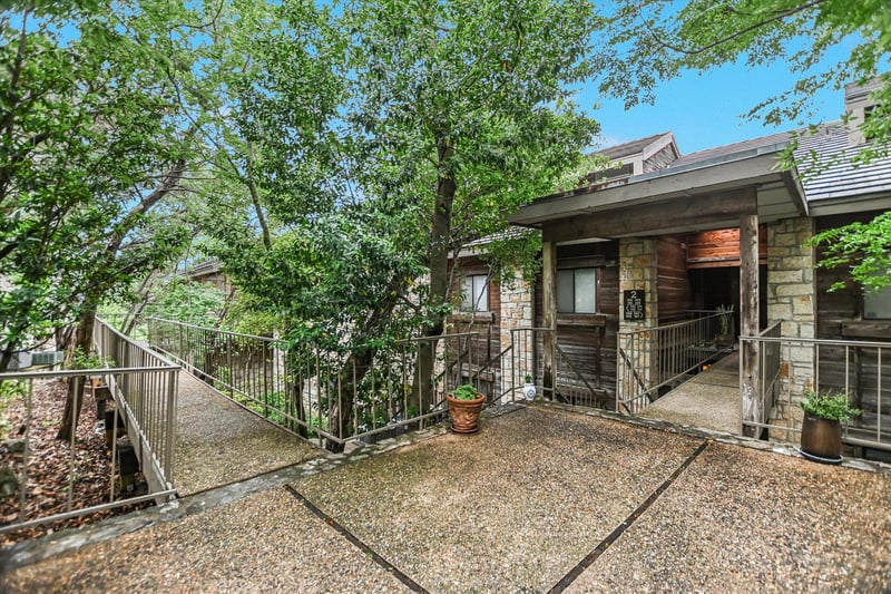 Virtual tour of 8200 Neely DR Unit #212
