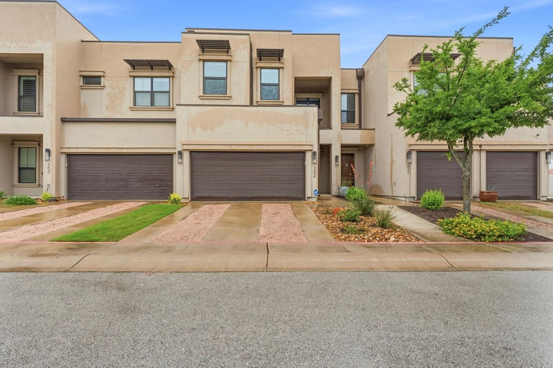 Virtual tour of 8200 Southwest PKWY Unit #302