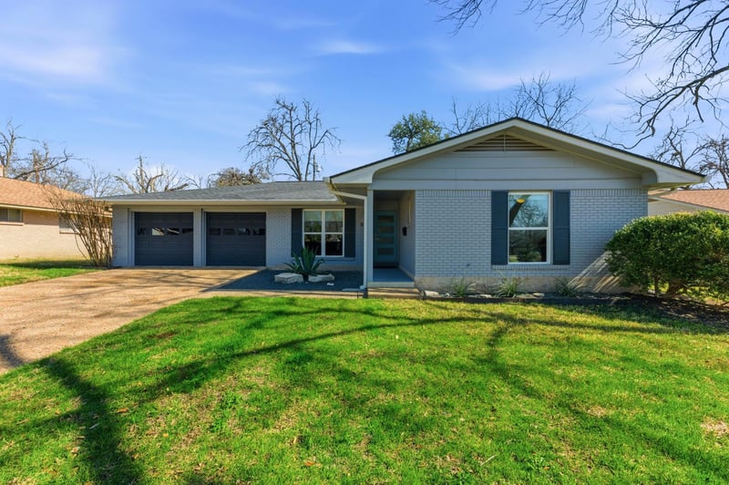 Virtual tour of 8201 Shadowood DR