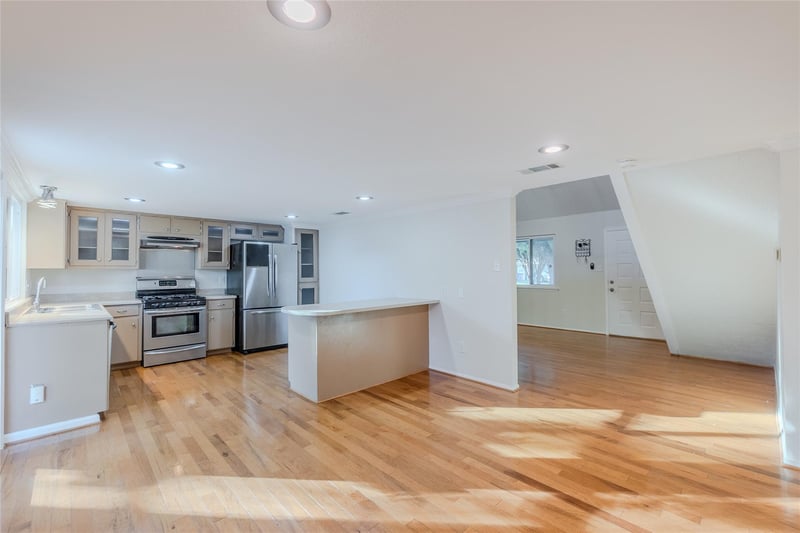 Virtual tour of 8203 Beaver Brook Ln